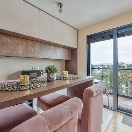 67 * 兹拉蒂博尔